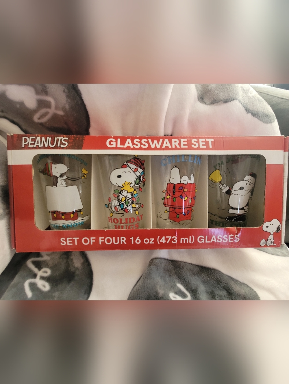 Peanuts Holiday Snoopy Glassware Set.
